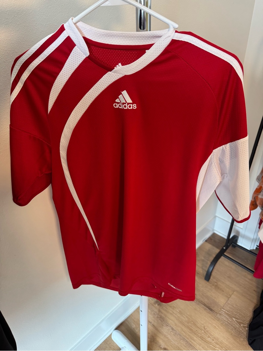 Adidas Men's Red T-shirt Soccer Shirt size Medium Climacool